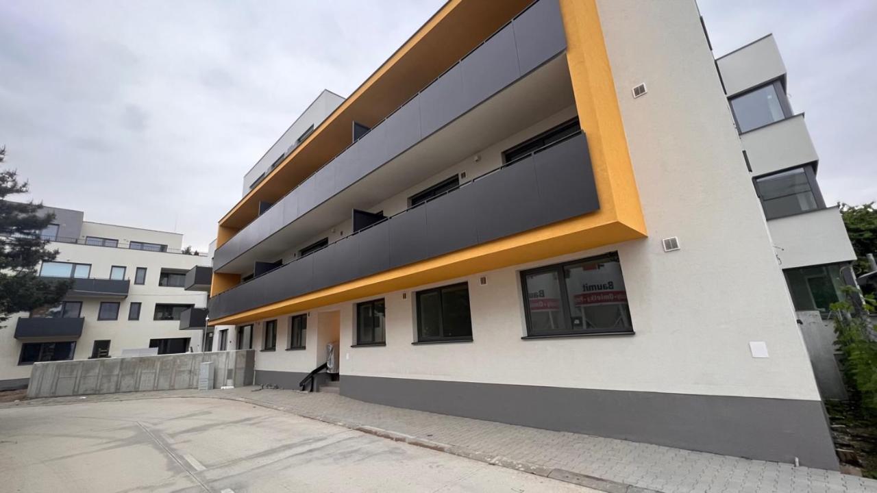 Air-Conditioned 2 Room Apartment, With Terrace, Rovinka, 302 ภายนอก รูปภาพ