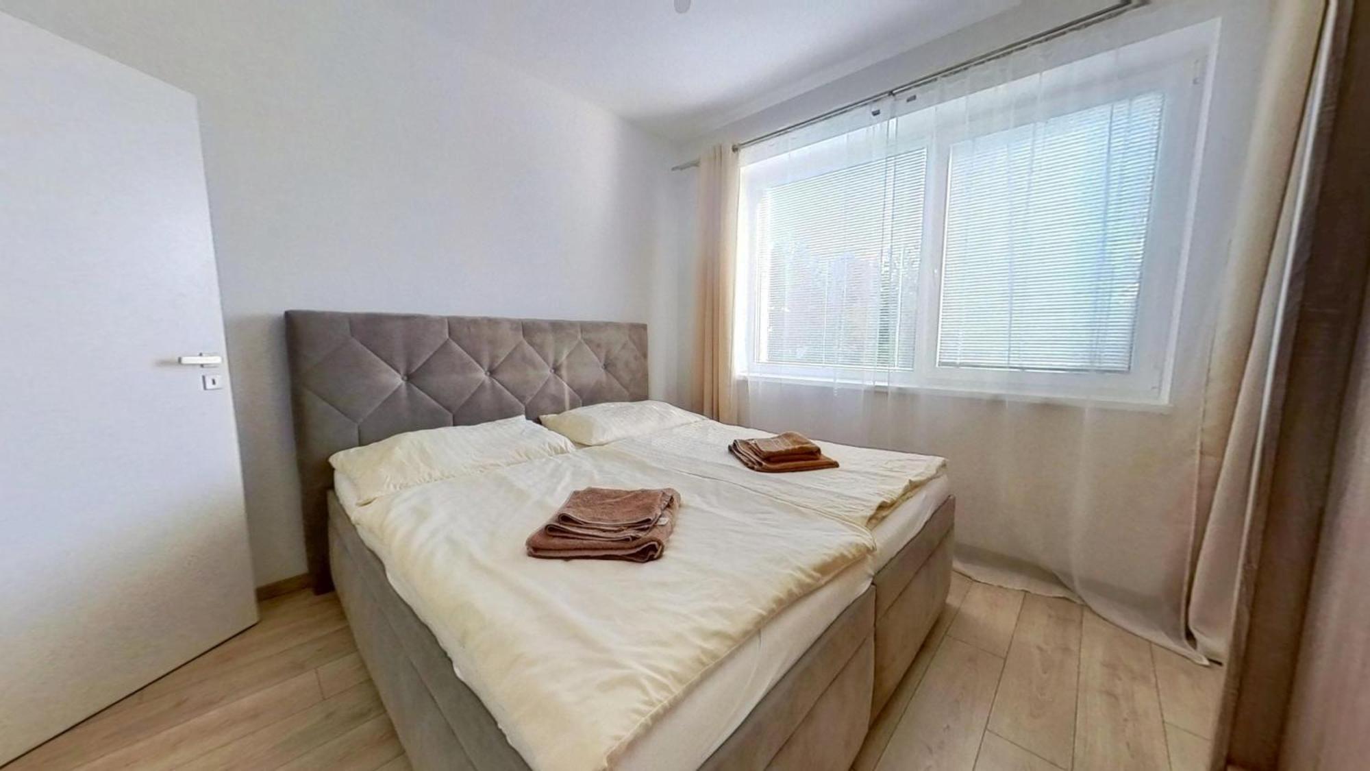 Air-Conditioned 2 Room Apartment, With Terrace, Rovinka, 302 ภายนอก รูปภาพ