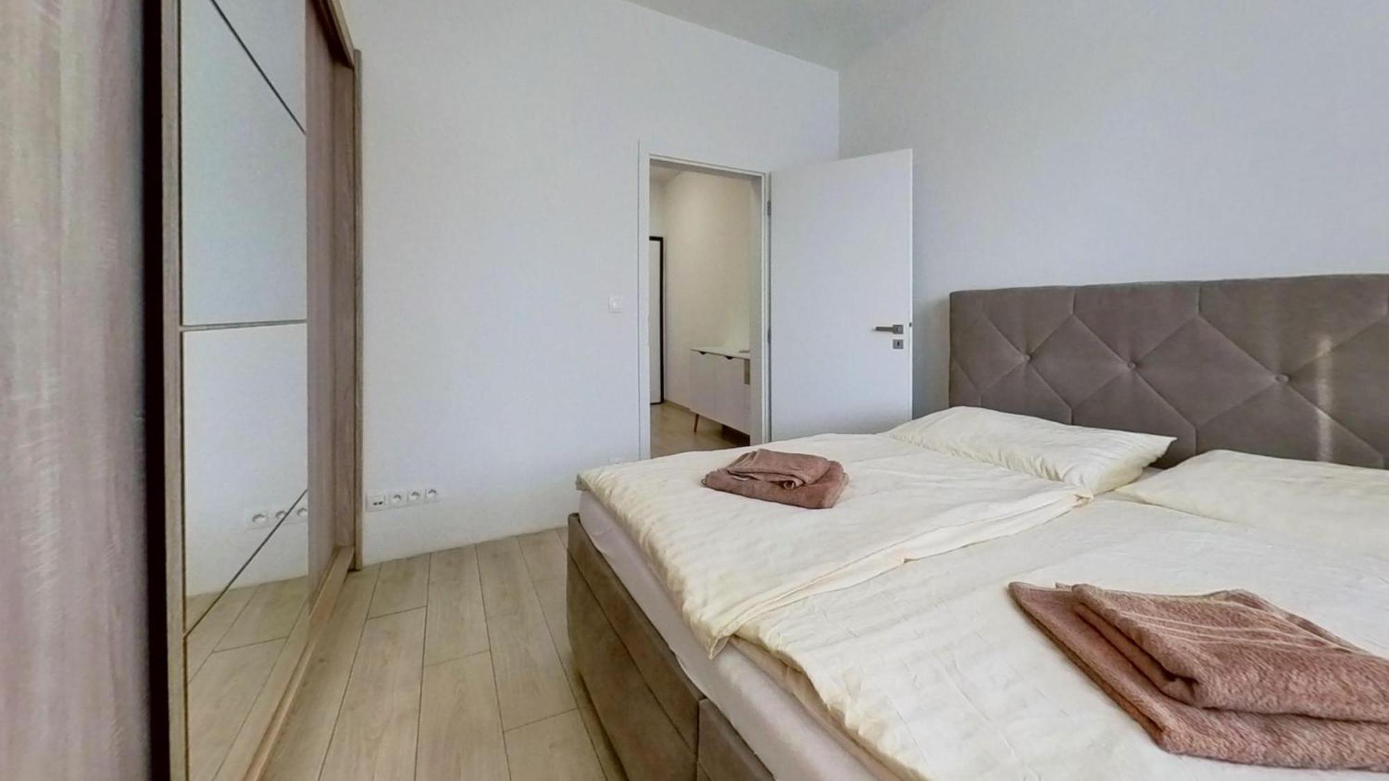 Air-Conditioned 2 Room Apartment, With Terrace, Rovinka, 302 ภายนอก รูปภาพ